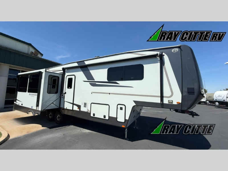 2027 Rockwood Signature R361RLS