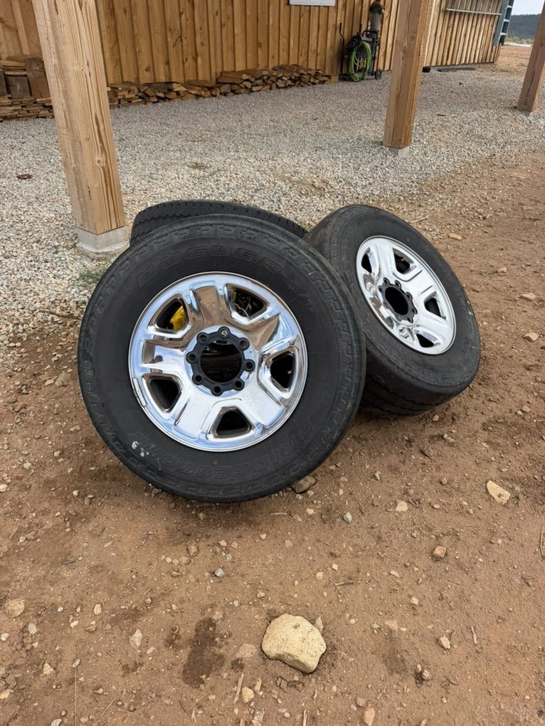 Tires And wheels Off Of 2022 Dodge Ram 2500