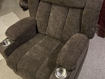 Lifting Recliner