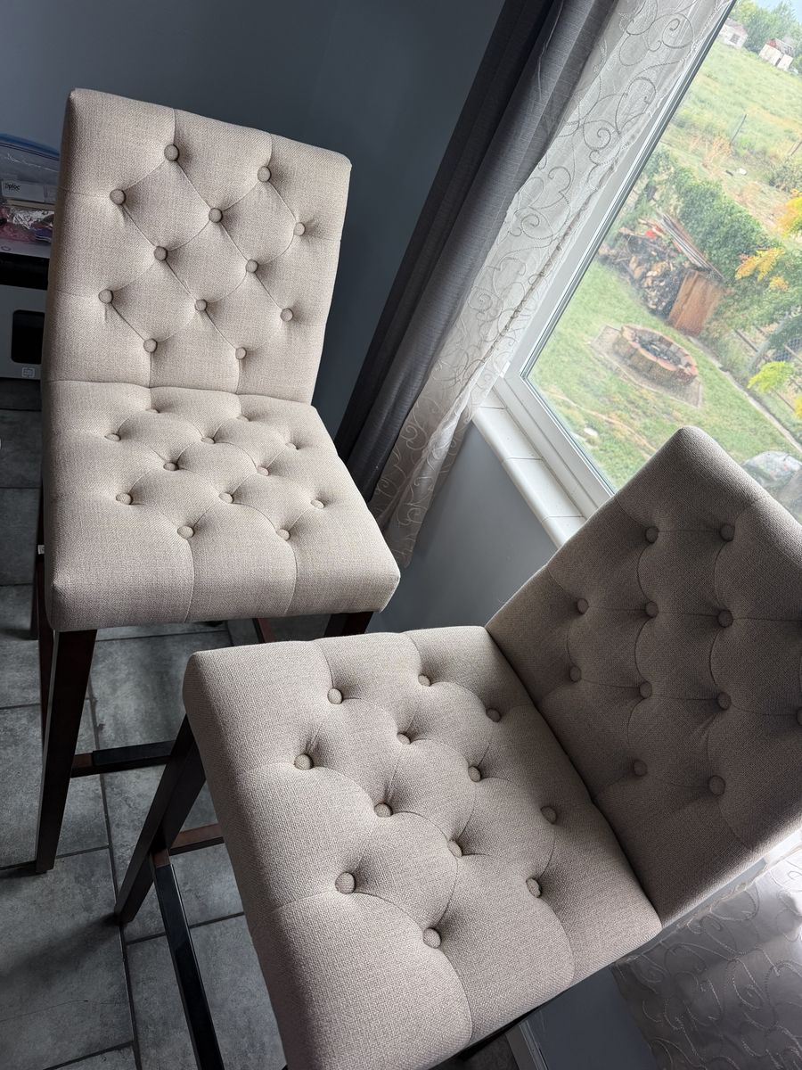Set of 2 Tufted Fabric Bar Stools in Beige with Dark Wood Legs