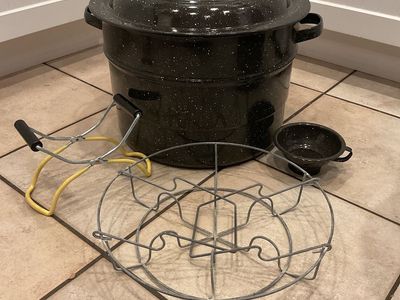 Vintage Enamel Canning stock pot 14” X 11”& Lid