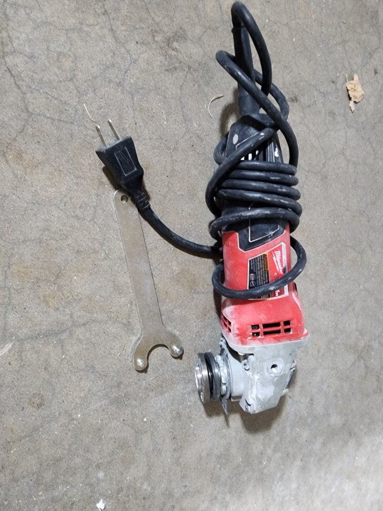 Milwaukee 4.5" Angle Grinder Cat No. 6130-33 7A 12,000 RPM Corded