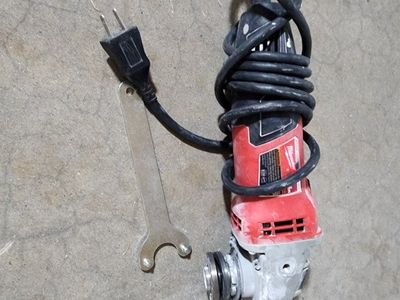 Milwaukee 4.5" Angle Grinder Cat No. 6130-33 7A 12,000 RPM Corded