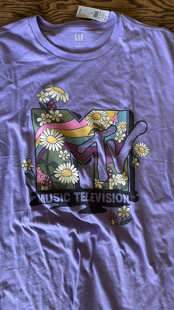 Womens GAP Graphic Tee size Medium