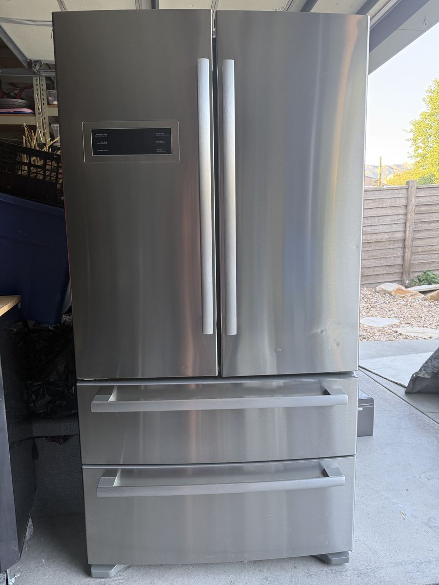 Bosch 800 Series Counter-Depth French Door Refrigerator, Stainless Steel, Ice Maker