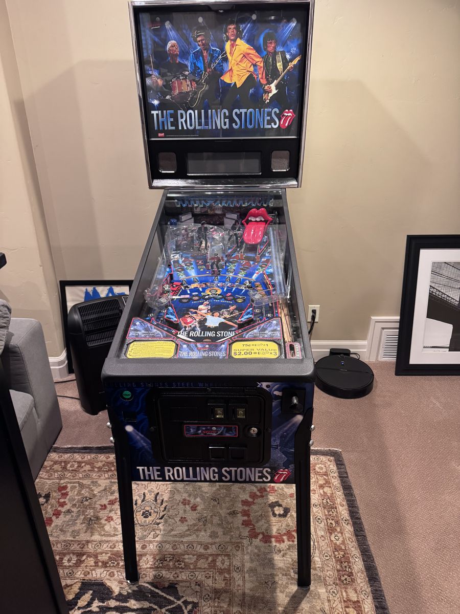 The Rolling Stones Stern Pinball Machine - Excellent Condition, Band Themed, Home Use Only