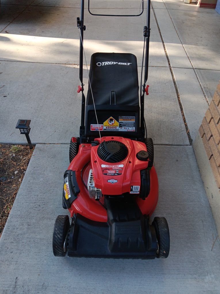 Troy-Bilt TB200 150-cc 21-in Gas Self-propelled Lawn Mower with Briggs and Stratton Engine. Excellent Conditions!
