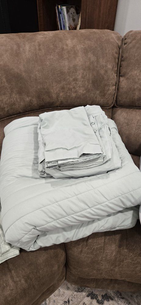 Light Green Quilted Comforter & Sheet Set - Queen Size Bedding