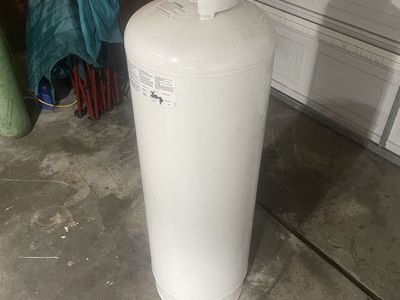 100 pound propane tank