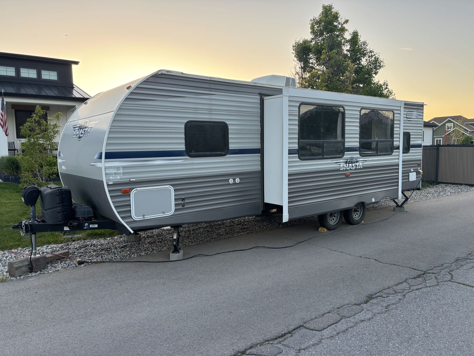 Shasta 26DB Travel Trailer
