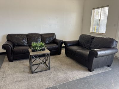 BROWN LEATHER SOFA COUCH & LOVESEAT SET