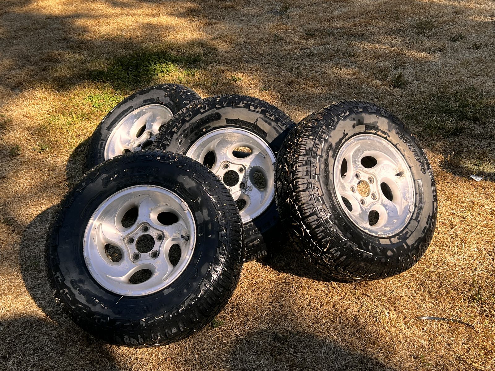 2000 Ford Explorer Wheels tires