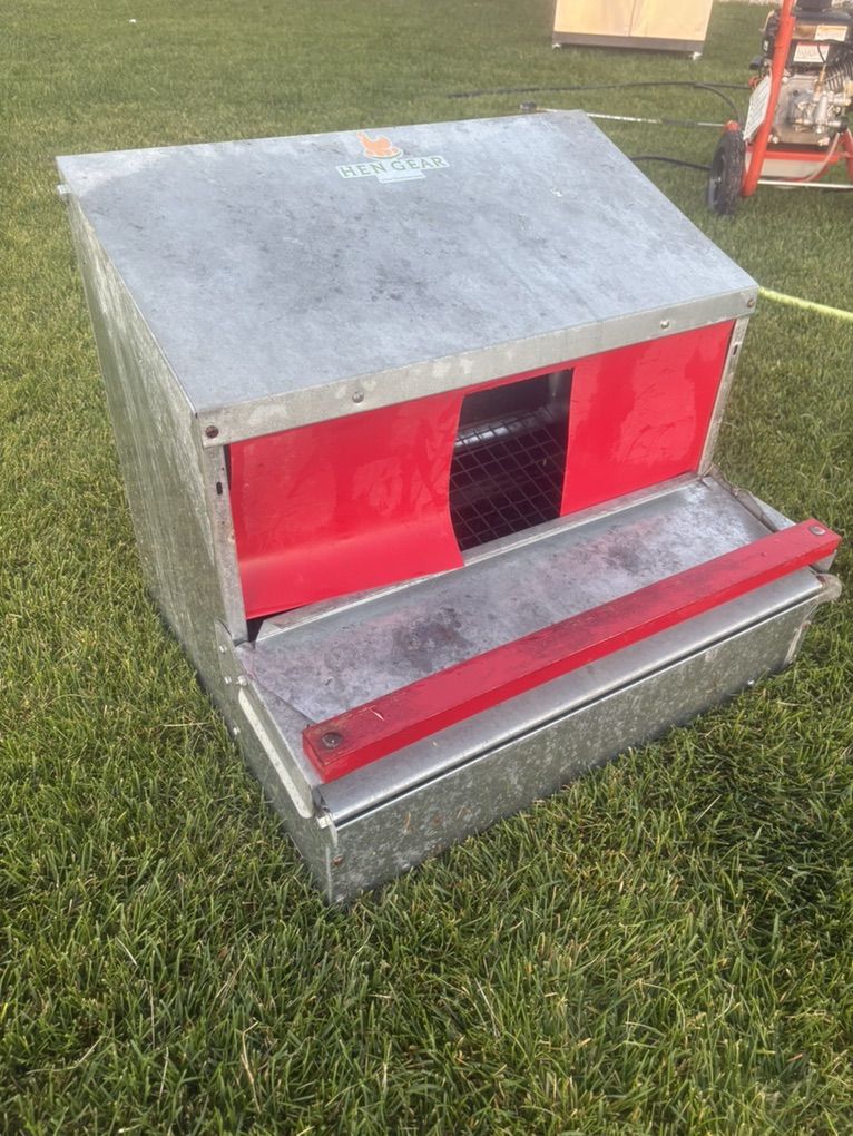 Hen Gear Nesting Box