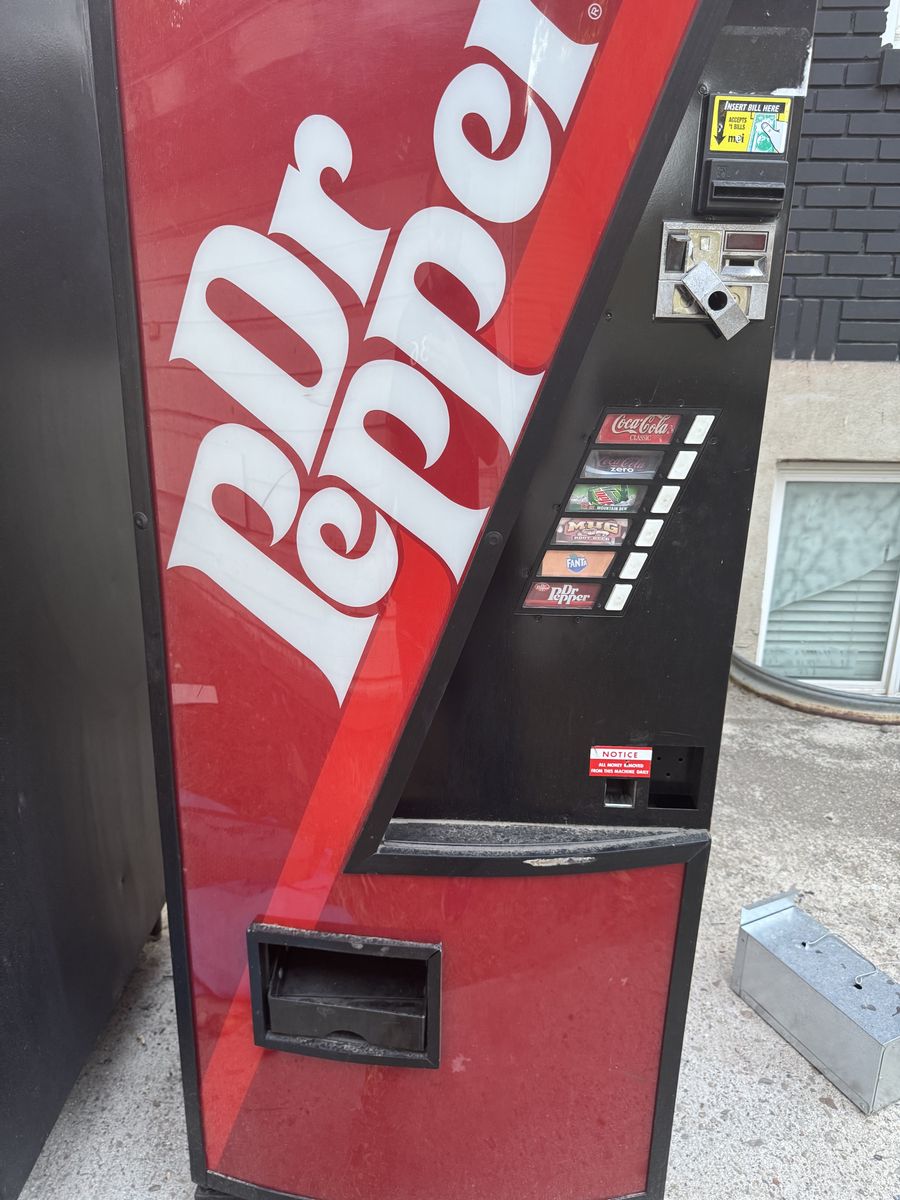 Vendo 6-Selection Soda Vending Machine - Dr Pepper