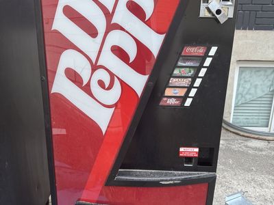 Vendo 6-Selection Soda Vending Machine - Dr Pepper