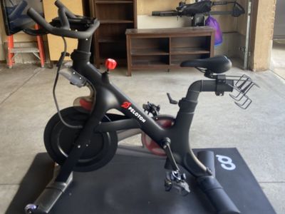 Lightly Used Peloton Bike – Full Setup Included