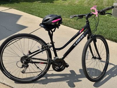 Trek Verve 3 Step-Thru Hybrid Bike with Helmet, Air Pump, and Water Bottle Cage