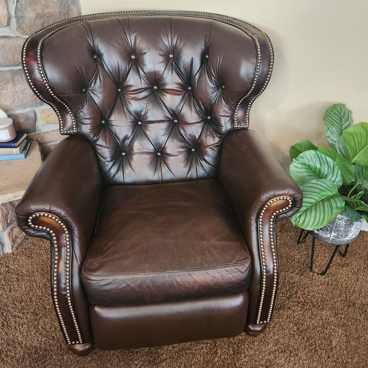 Leather wingback recliner