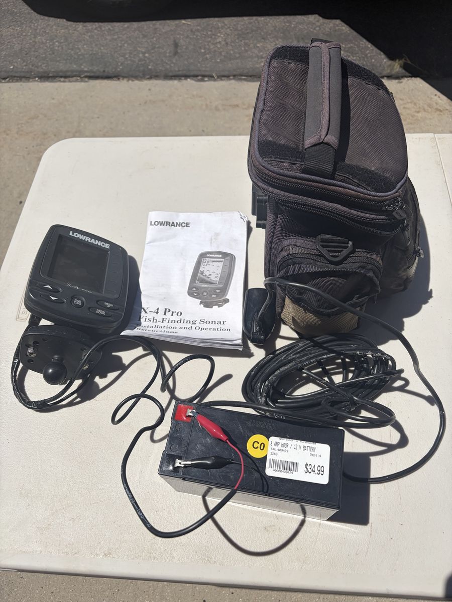 2 Lowrance Fishfinders