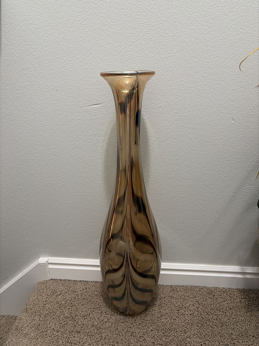 Large Like New Elegant Blown Glass Swirl Vase
