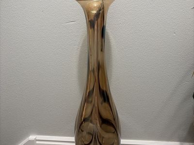Large Like New Elegant Blown Glass Swirl Vase