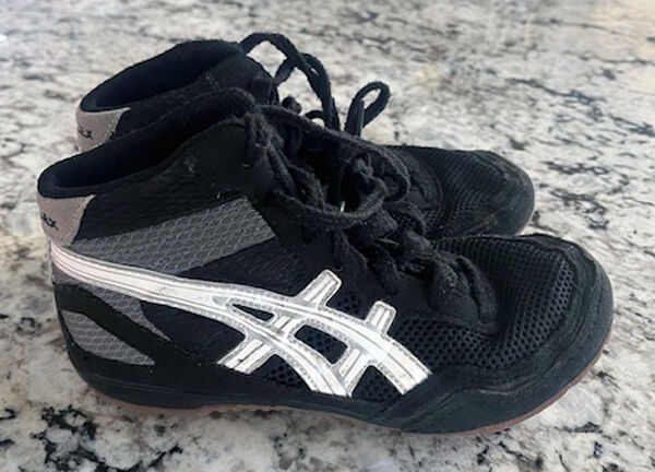 Asics Matflex 3 Black/White RARE Wrestling Shoes Size 1 VERY VERY SLIGHTLY USED!