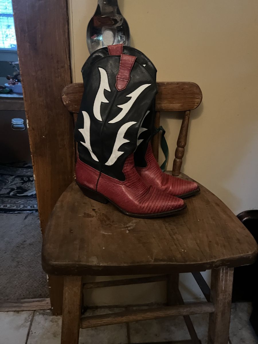 Women’s western style boots size  M 7 1/2