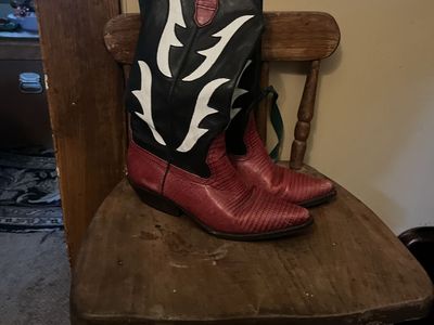 Women’s western style boots size M 7 1/2