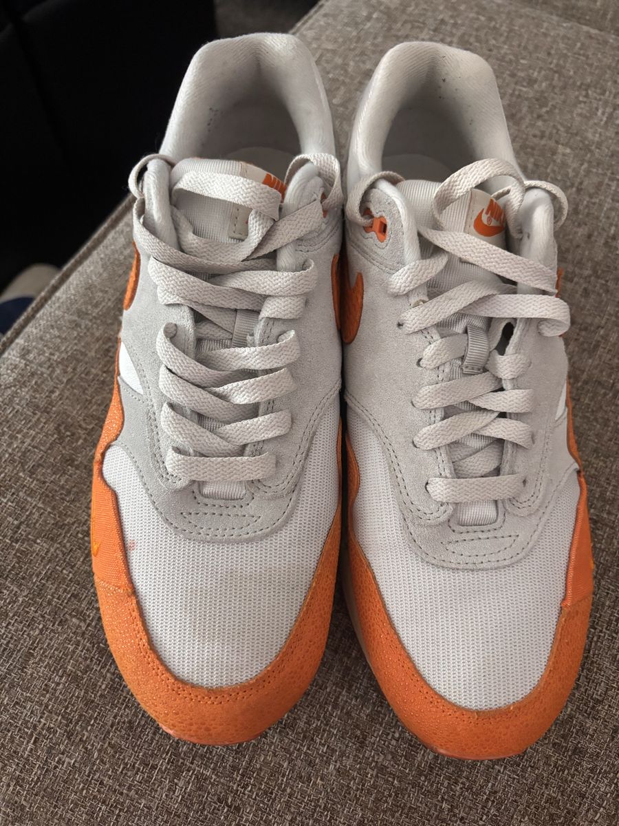 Nike Air Max Bone/magma Size 11.5w/9 M