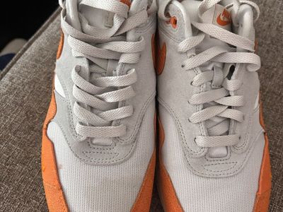 Nike Air Max Bone/magma Size 11.5w/9 M