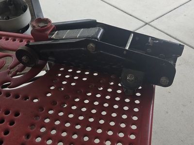 Car hydraulic floor jack