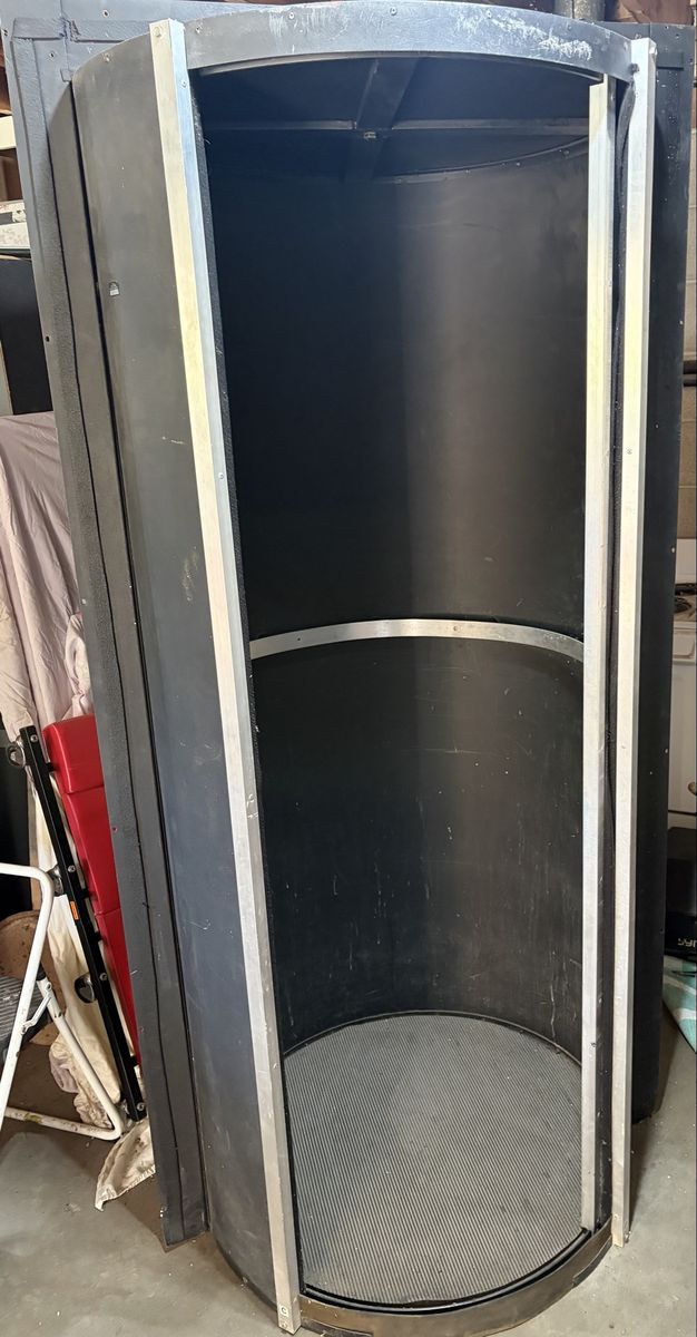 Revolving dark room door