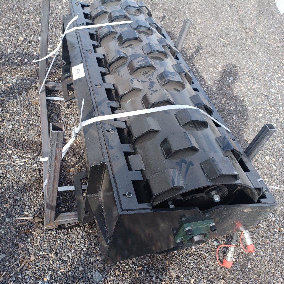 SKID STEER VIBRATING PAD FOOT ROLLER