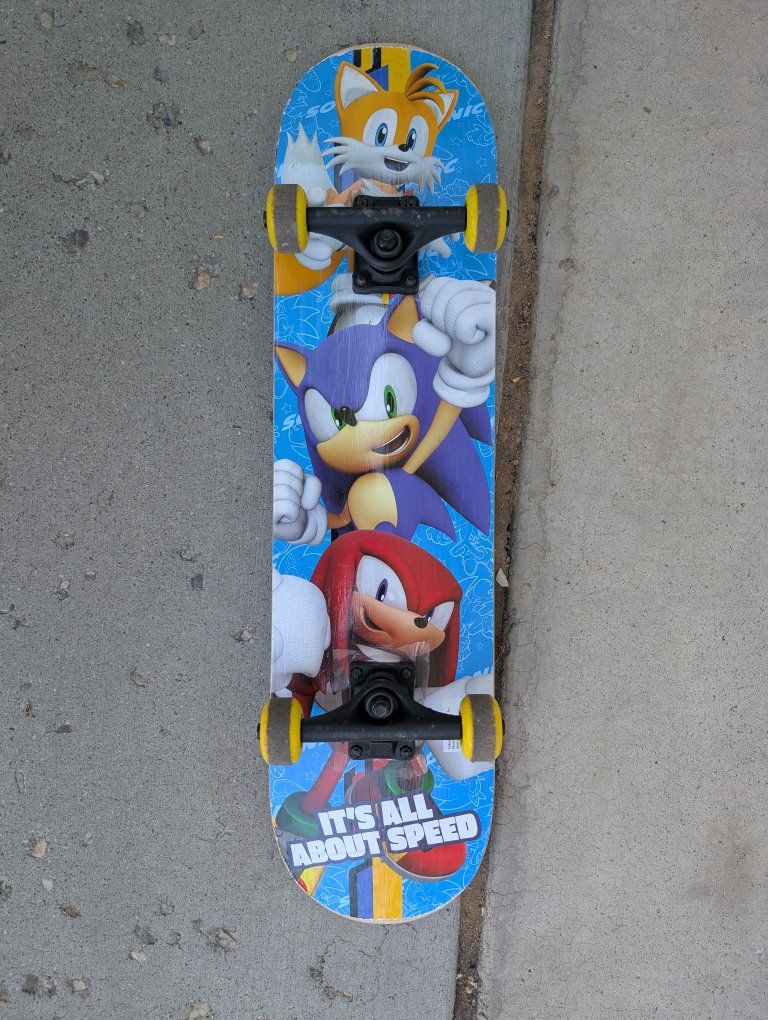 Sonic the Hedgehog Complete Skateboard - "It's All About Speed" Graphic Deck