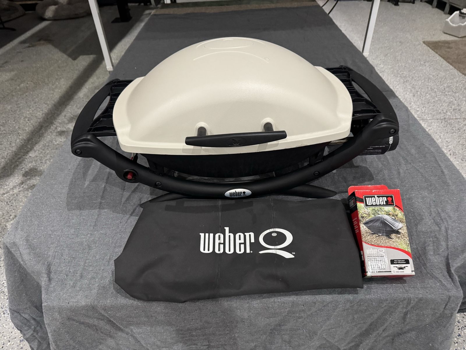Weber Grill Q2000