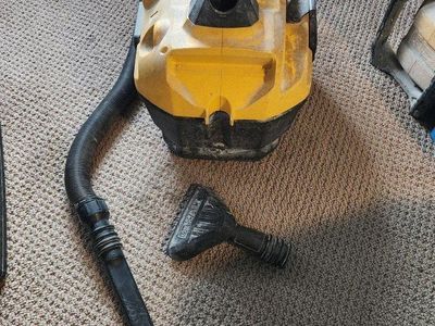 Dewalt 20 volt portable vacuum.