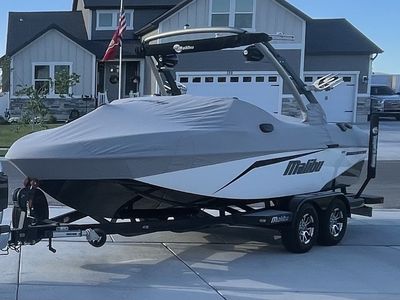 2017 Malibu Wakesetter 21 VLX Ski & Wakeboard Boat **201 Hrs.**