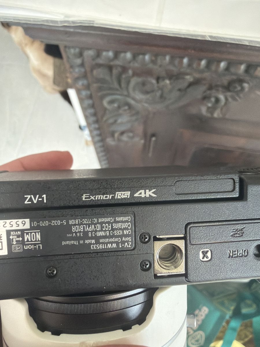 Sony ZV-1 4K Vlogging Camera + Neewer Wide/Macro Lens