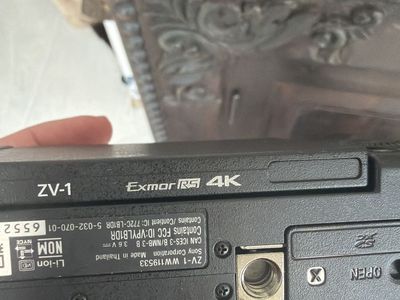 Sony ZV-1 4K Vlogging Camera + Neewer Wide/Macro Lens