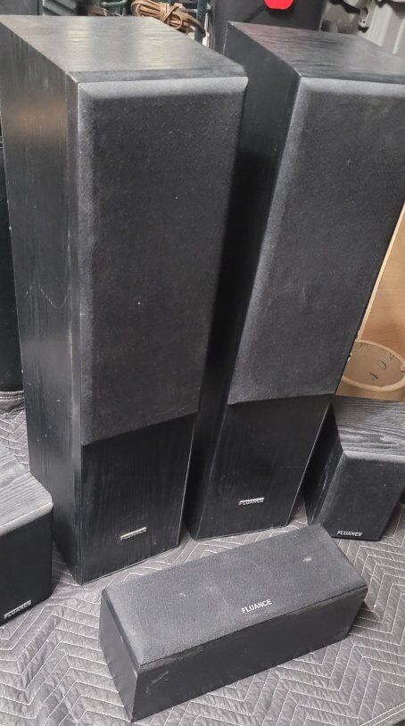 Fluance Tower speaker surround speaker set
