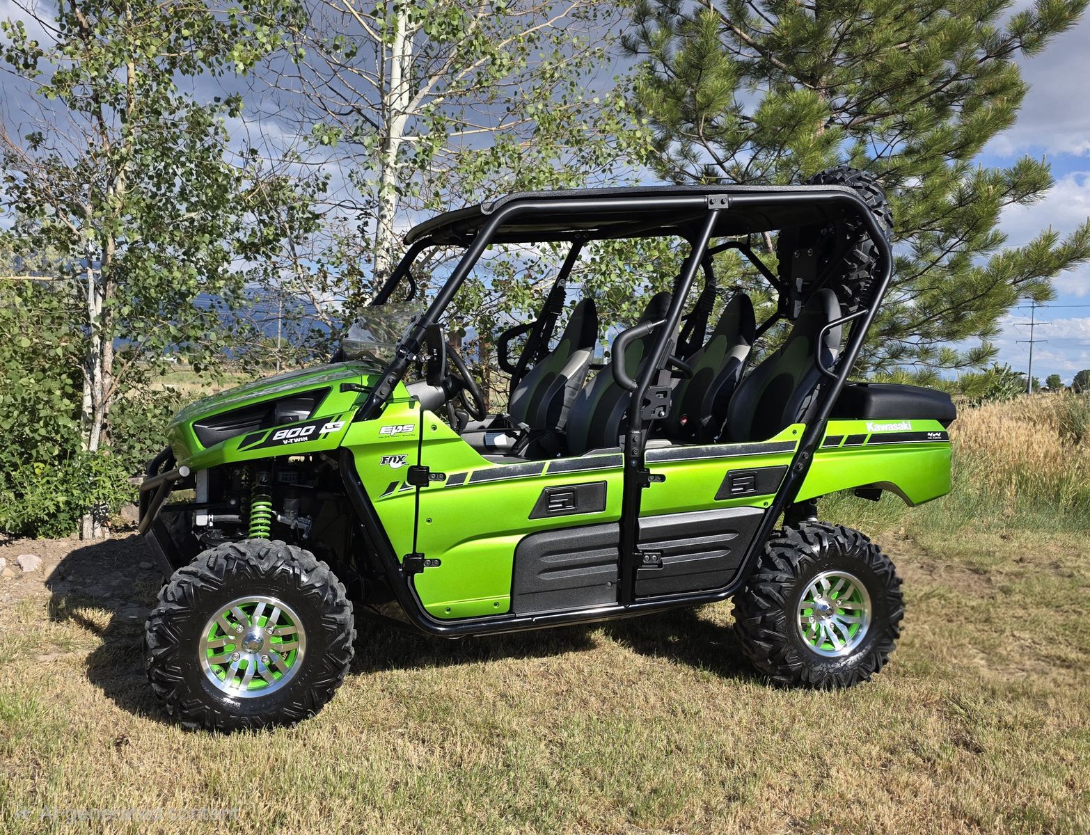 Kawasaki Teryx4 LE, like new, 1470 miles