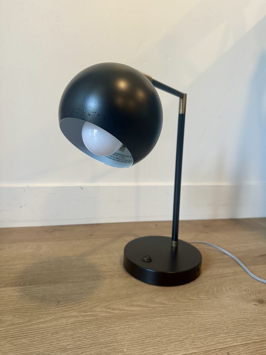 LIKE NEW Black Desk Lamp with USB Charging Port