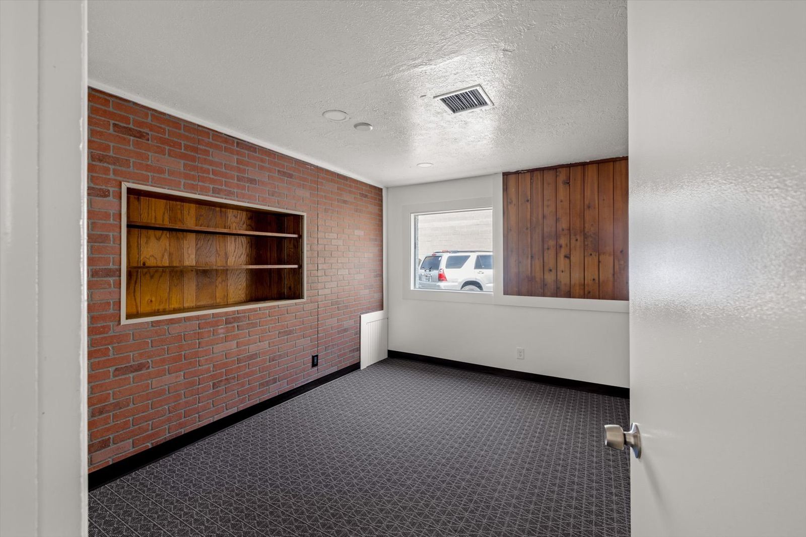 Main image 8