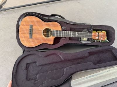 Ukulele Cordoba 35T-CE Tenor Acoustic-Electric Standard