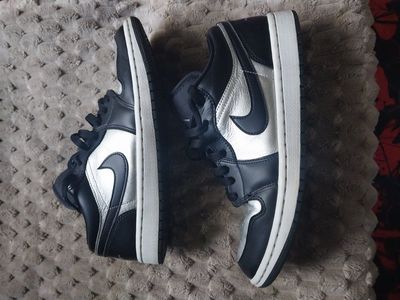 Air Jordan 1 low (silver toe) size 9.5