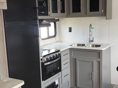 2021 Keystone Volante 295BH 5th wheel w/ 1 SO - Excellent Condition, Outdoor Kitchen