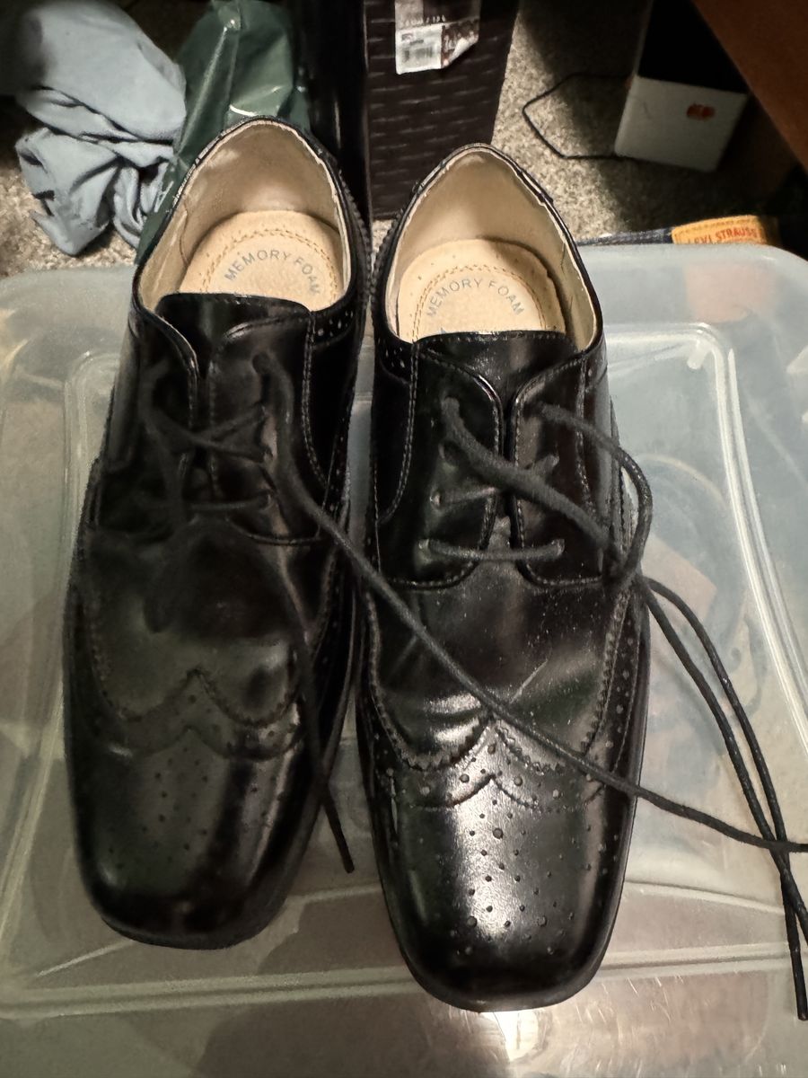 Dress shoes kids size 4