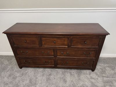 Dark Wood 7-Drawer Dresser - Spacious Storage for Bedroom Furniture