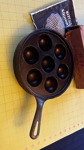 Vintage Griswold No. 32 Cast Iron Aebleskiver Pan Danish Norwegian Cake 7 Cup