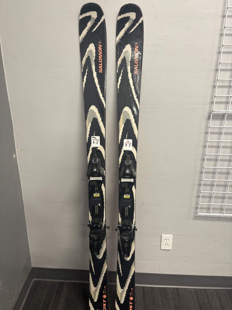 Used 2026 Salomon QST 94 Skis w/ Salomon NR Strive 11 GW  Binding- 172cm